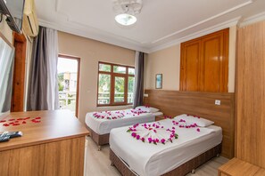 Chambre Standard Double ou avec lits jumeaux | Coffres-forts dans les chambres, bureau, chambres insonorisées