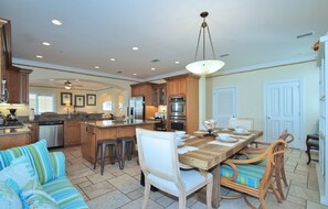House, 4 Bedrooms | Dining