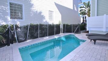 House, 4 Bedrooms | Pool