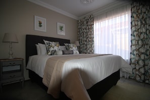Deluxe Apartment, 2 Bedrooms | 2 bedrooms, premium bedding, pillowtop beds, in-room safe - Cycad Place (Alberton)