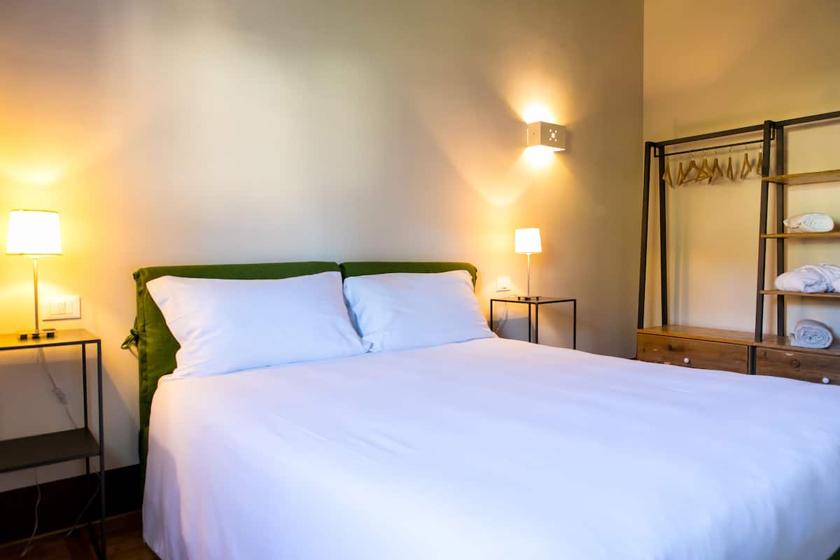 2 Schlafzimmer, Allergikerbettwaren, individuell eingerichtet