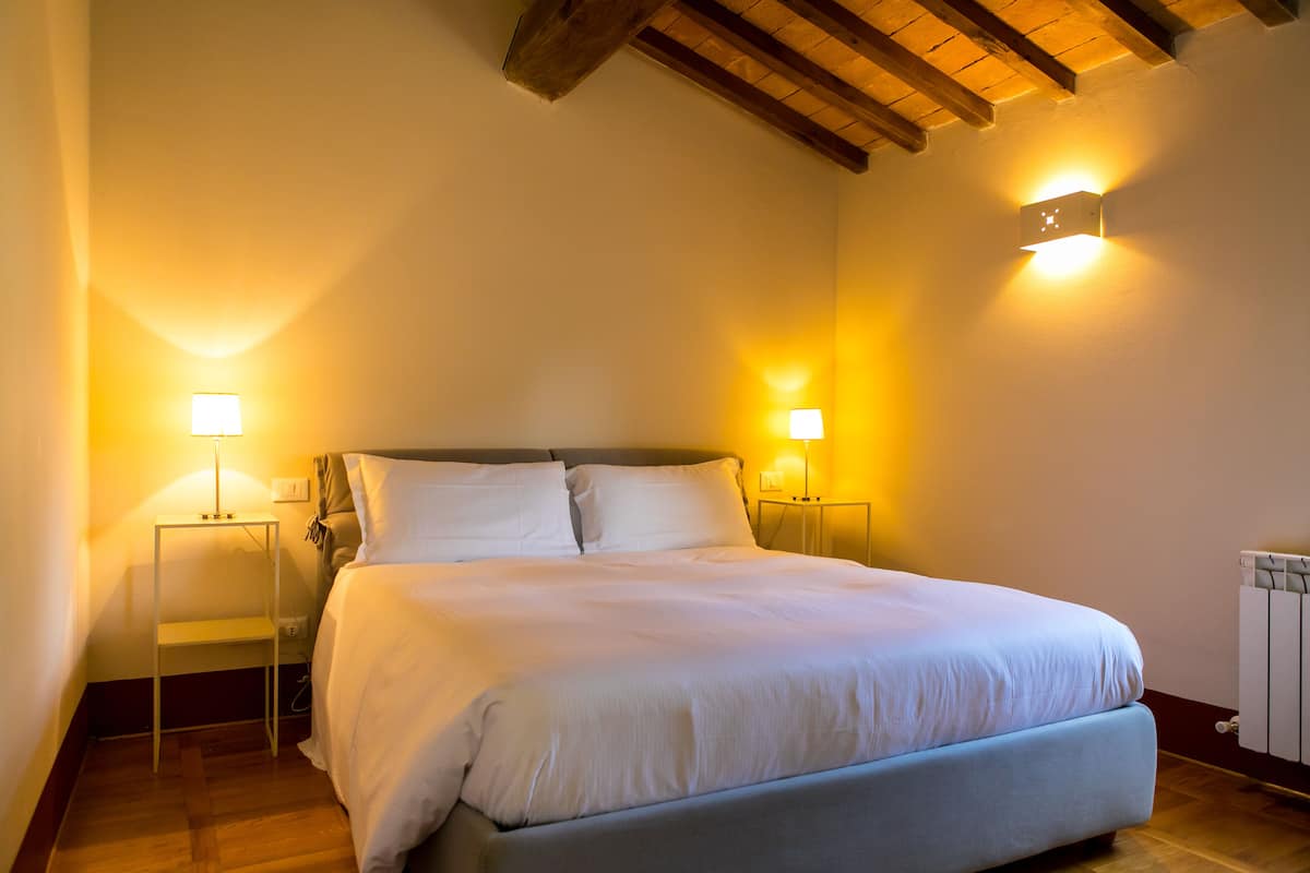 2 Schlafzimmer, Allergikerbettwaren, individuell eingerichtet