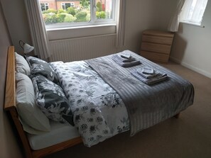 Deluxe Double Room | 1 bedroom, iron/ironing board, free WiFi - Oakdale (Cheadle)