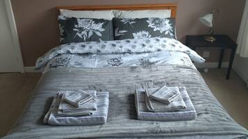 Deluxe Double Room | 1 bedroom, iron/ironing board, free WiFi