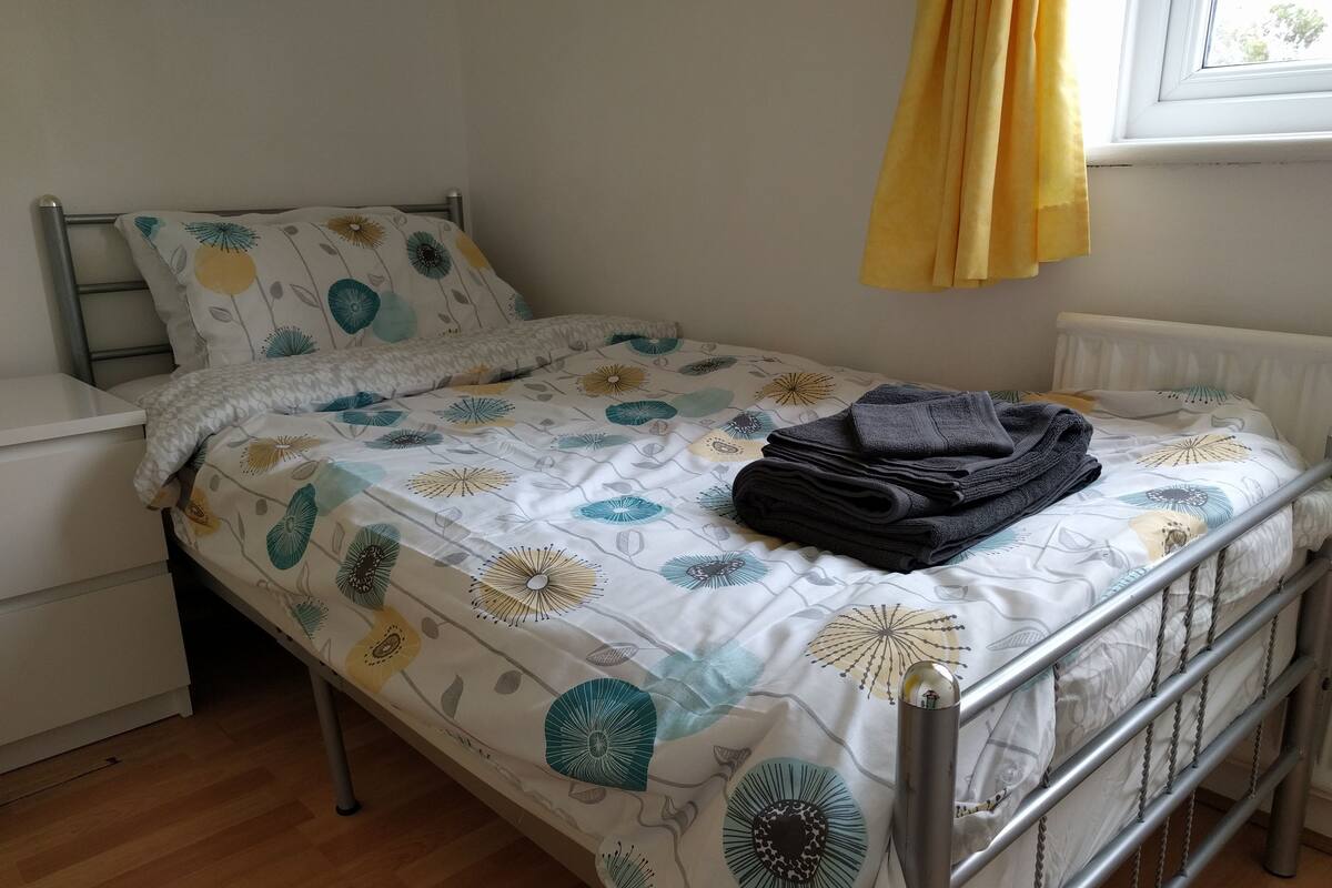 Single Room | 1 bedroom, iron/ironing board, free WiFi