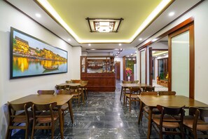 Der serveres morgenmad, frokost og aftensmad