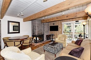 Condo, 3 Bedrooms | Living room