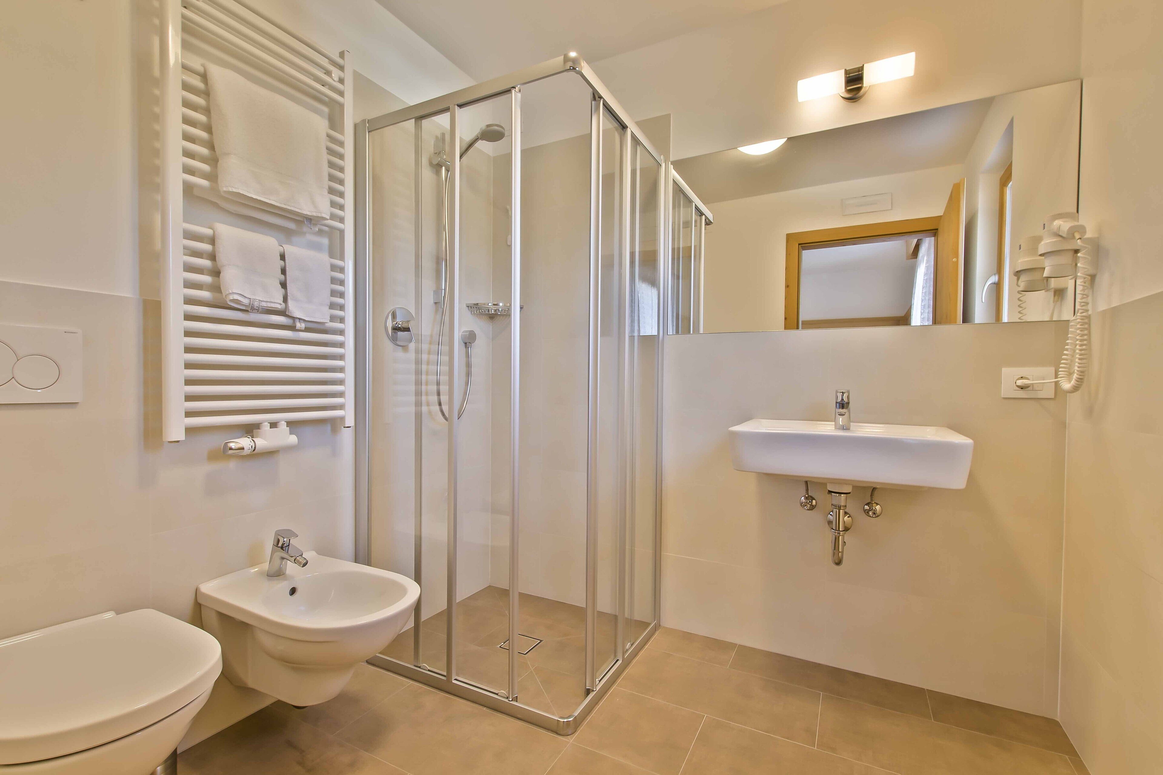 single room | bathroom | free toiletries, hair dryer, bathrobes, slippers