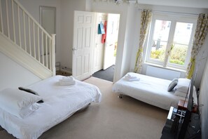 Executive House, 3 Bedrooms | Living room - Glasgow Hampden House (Glasgow)