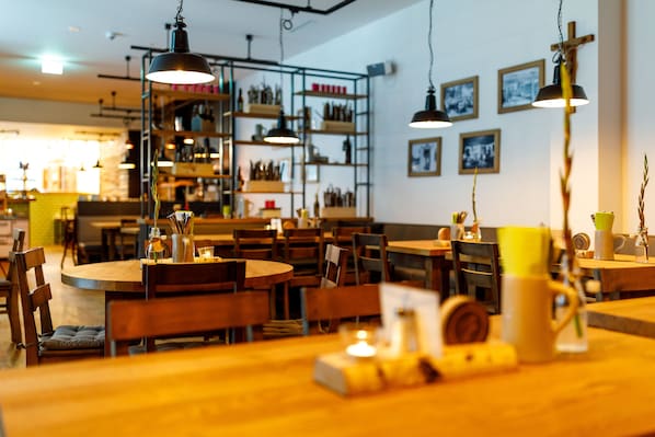 Dinner served - mk | hotel münchen city (Munich)