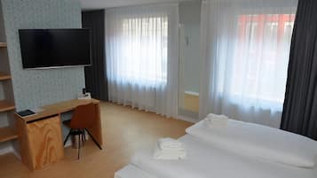 Allergikerbettwaren, Schreibtisch, laptopgeeigneter Arbeitsplatz