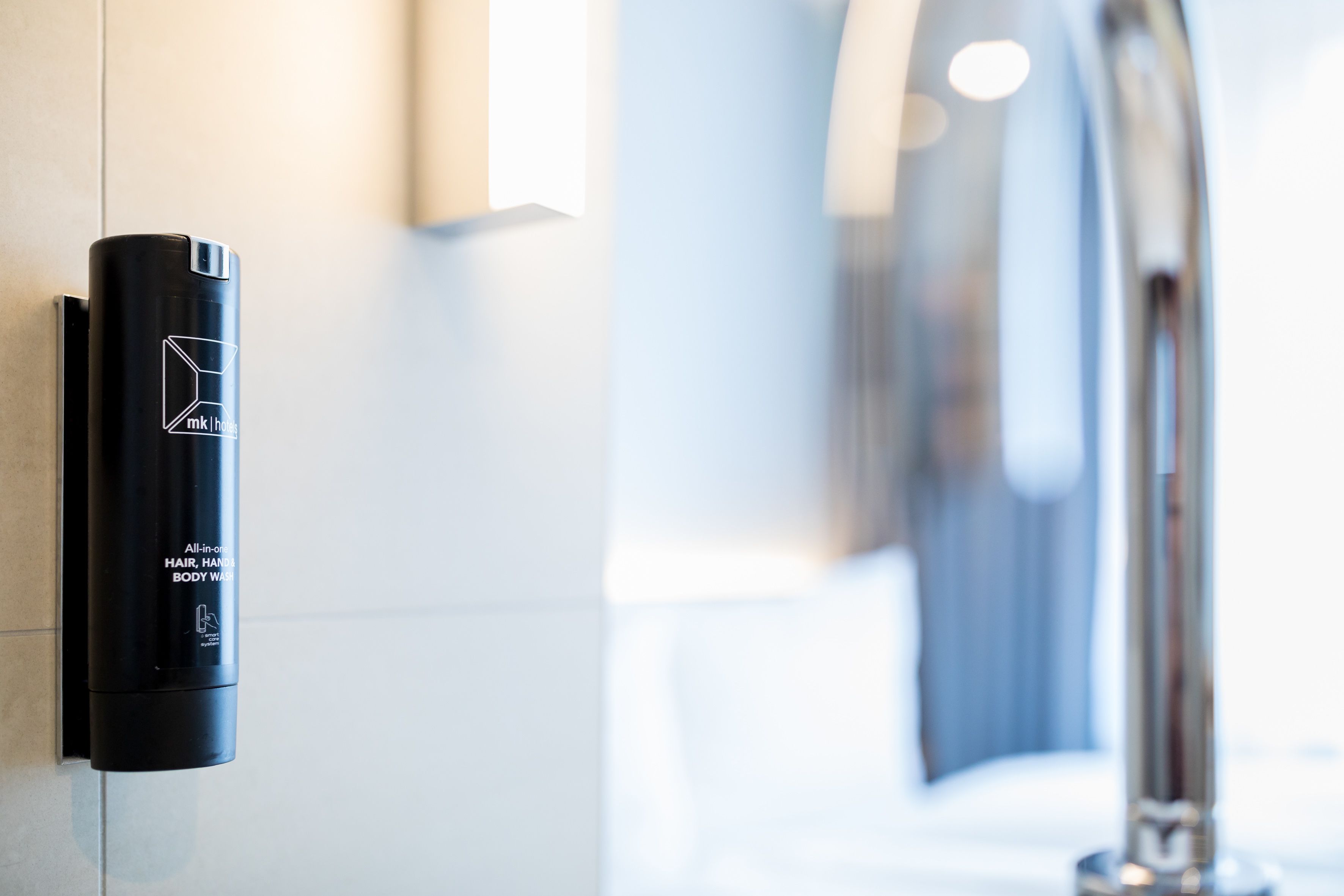 1 bedroom, premium bedding, desk, laptop workspace