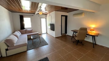 Roof Suite | 1 bedroom, minibar, desk, rollaway beds