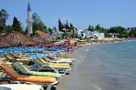 Beach nearby. Esmana Otel