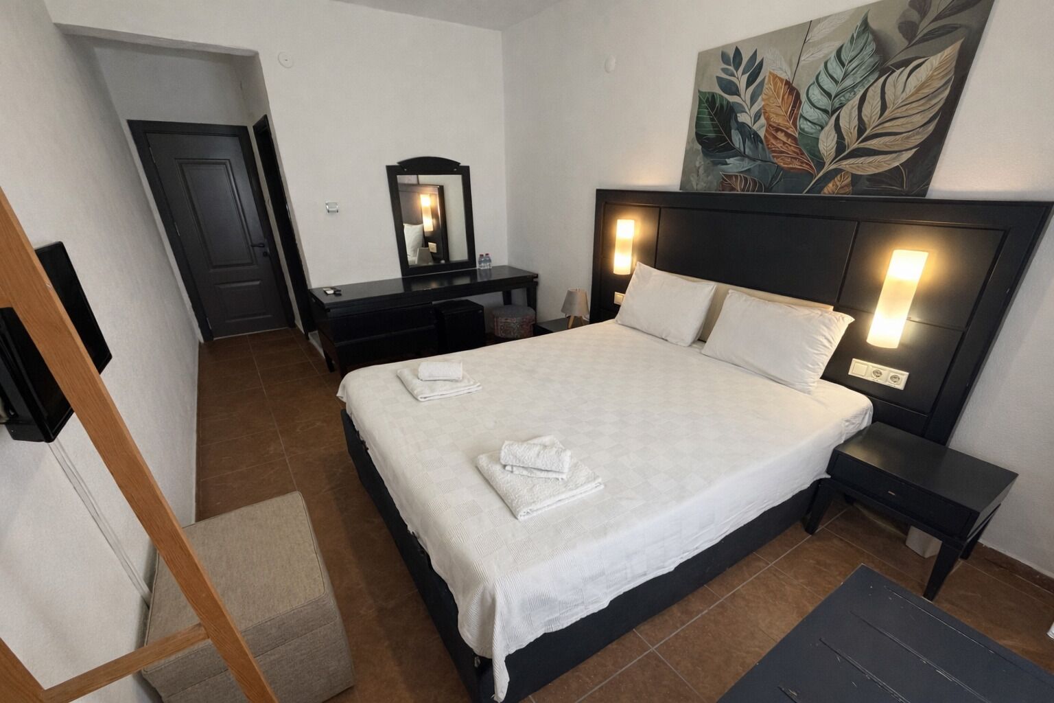Double Room | Minibar, desk, rollaway beds, free WiFi