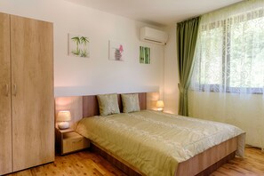 3 bedrooms, premium bedding, soundproofing, iron/ironing board - Vitora Guest House (Teteven)
