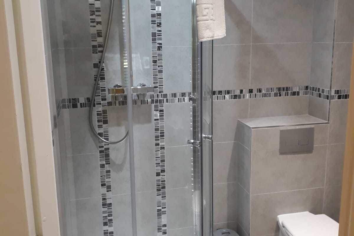 eco-friendly toiletries, towels