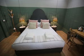 Superior Double Room | Desk