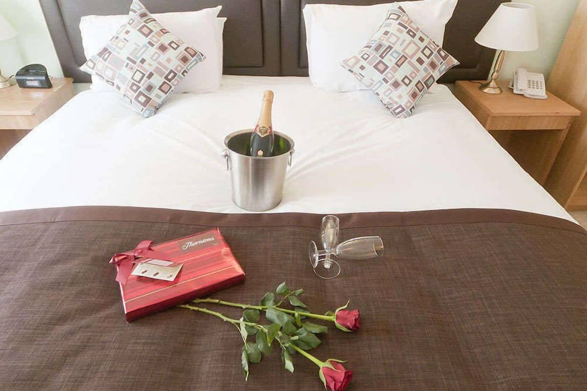 standard double room | 1 bedroom, desk, iron/ironing board, cots/infant beds