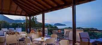 Iris Beach Hotel