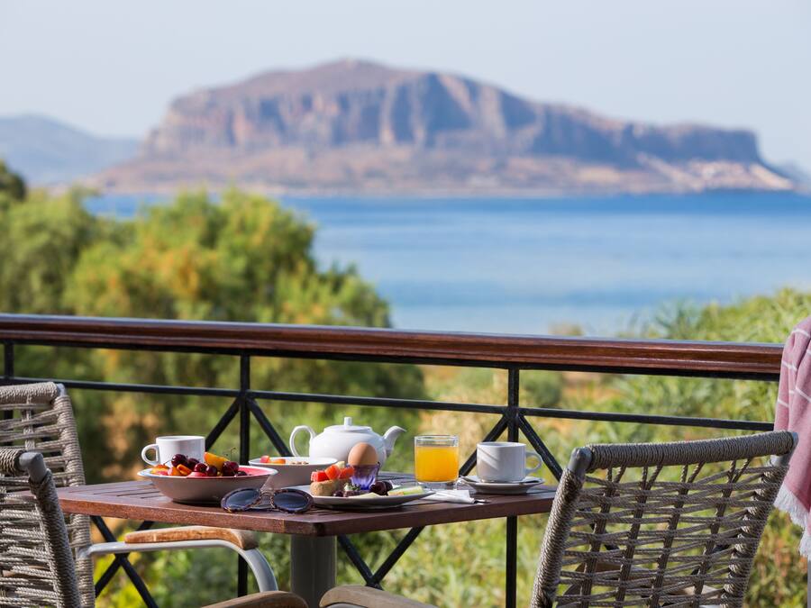 Desayuno continental diario (EUR 8 por persona)