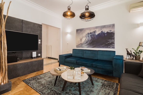 Executive Apartment, 1 Queen Bed with Sofa bed, Balcony | Living room | 50-inch Smart TV with cable channels, TV, Netflix - Acropolis Executive Suite (Athens)