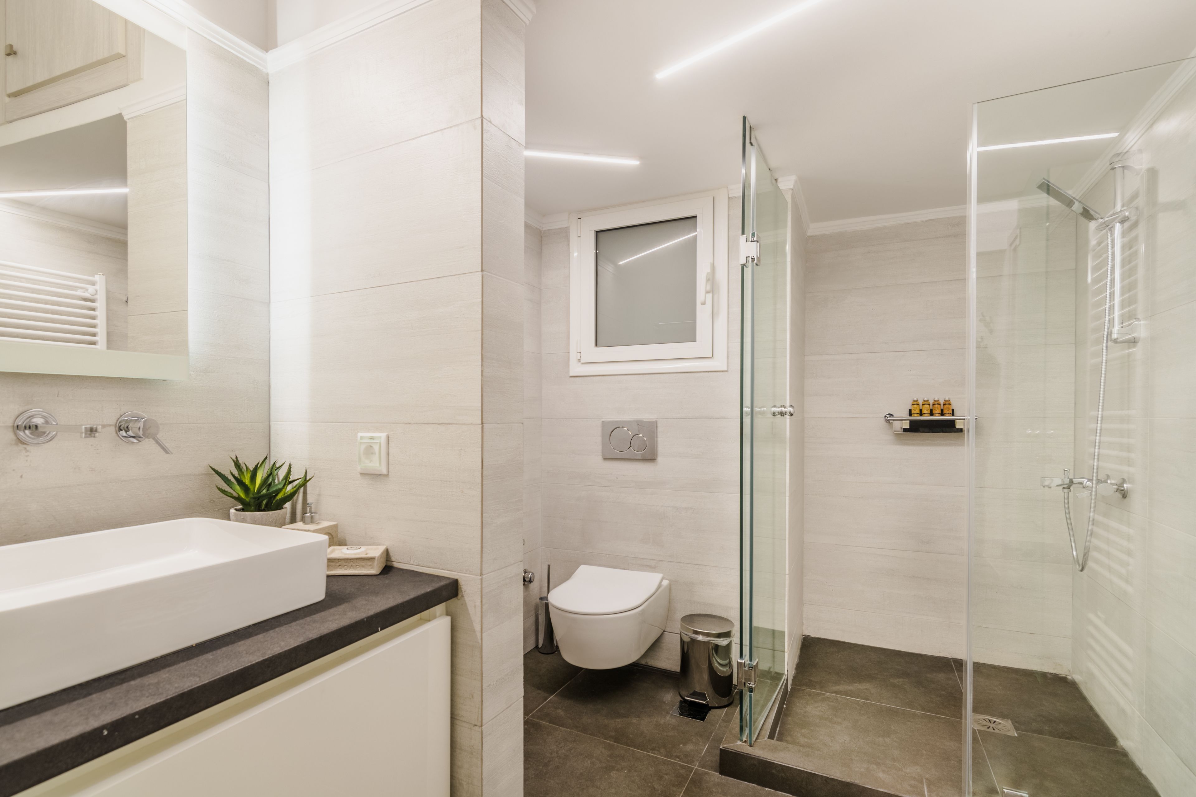 Apartamento executivo, 1 cama Queen e sofá-cama, sacada | Chuveiro