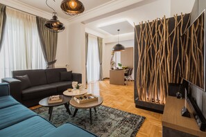 Living room - Acropolis Executive Suite (Athens)