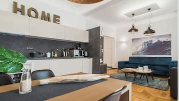 Appartamento Executive, 1 letto queen con divano letto, balcone | Cucina privata | Macchina per caffè espresso, macchina per tè/caffè