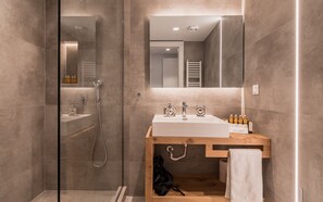 Acropolis Luxury Living | Bathroom | Shower, rainfall showerhead, free toiletries, hair dryer - Acropolis Luxury Living (Athens)