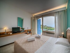 Standard Triple Room, Sea View | Premium bedding, free WiFi, bed sheets - Hotel Horizon Elba (Portoferraio)