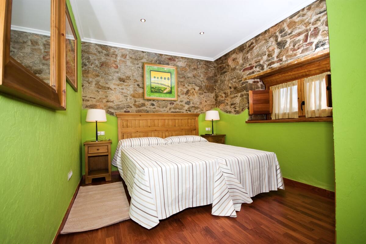 Blackout curtains, free WiFi, bed sheets
