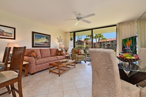 Condo, 1 Bedroom | Living area