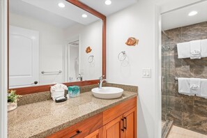 Bathroom - Papakea #g106 2 Bedroom Condo by RedAwning (Lahaina)