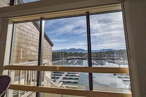 Condo, 2 Bedrooms | Property grounds