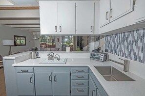 Condo, 1 Bedroom | Private kitchen