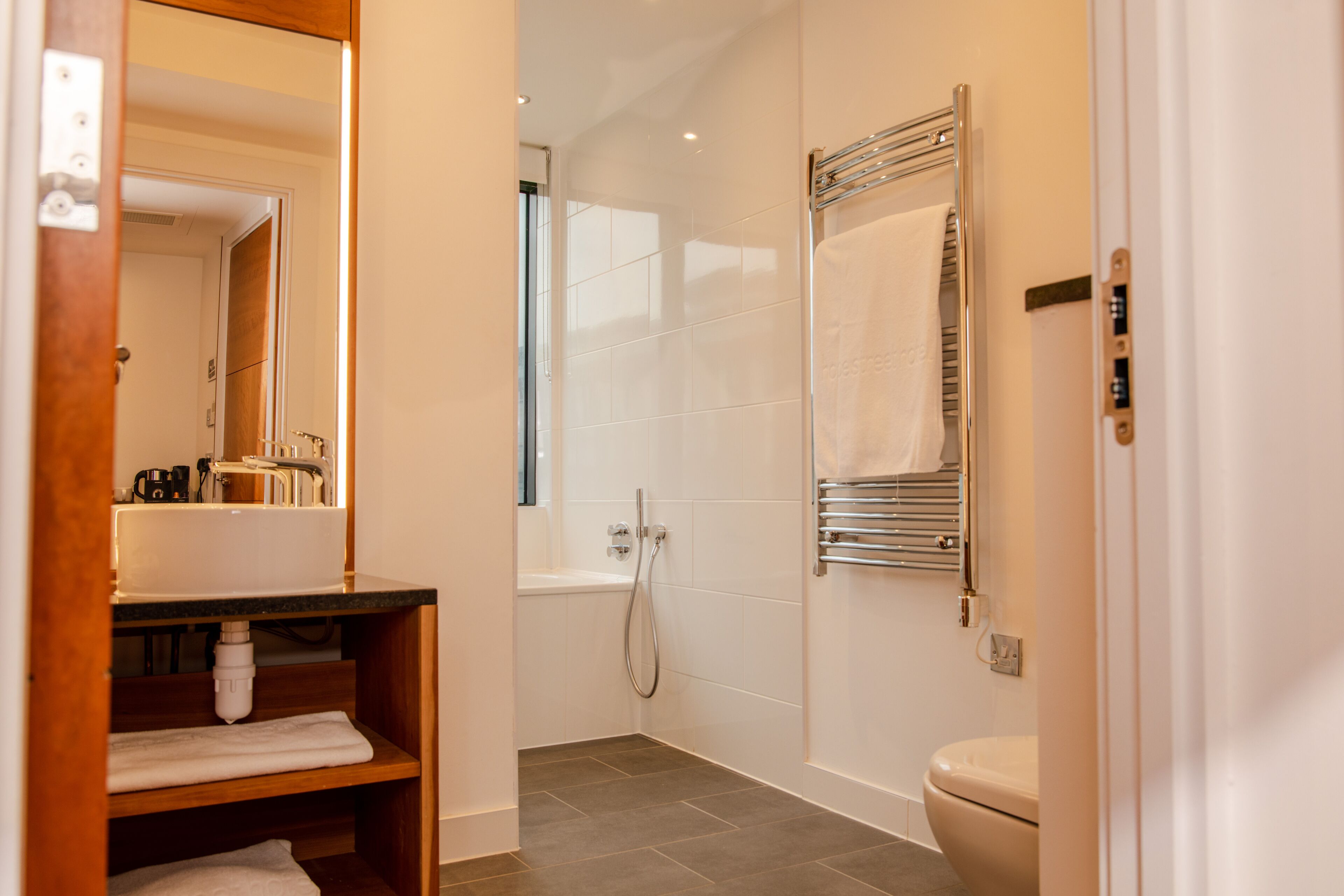 studio room | bathroom | combined shower/bathtub, rainfall showerhead, designer toiletries