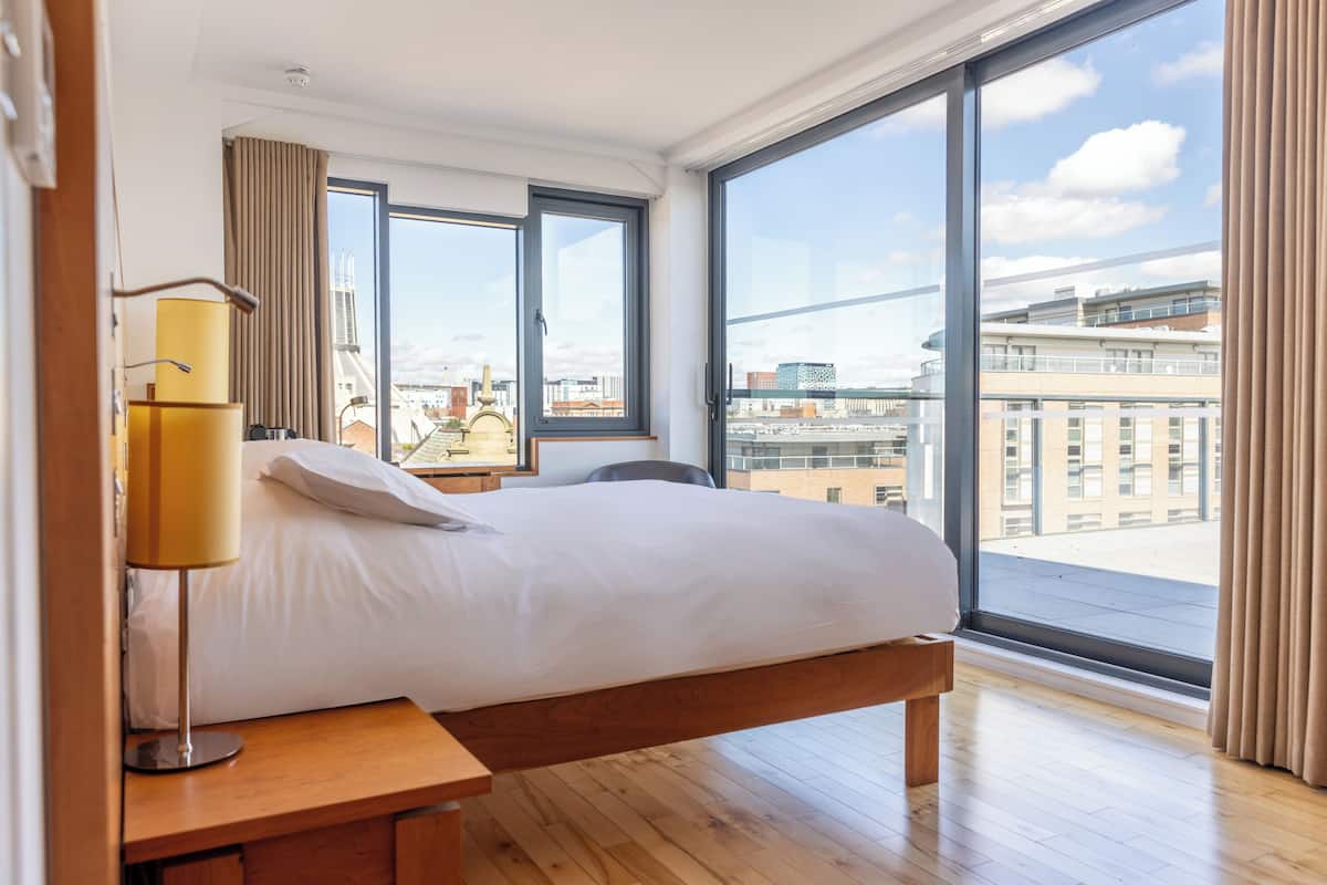 Premium bedding, in-room safe, desk, blackout curtains