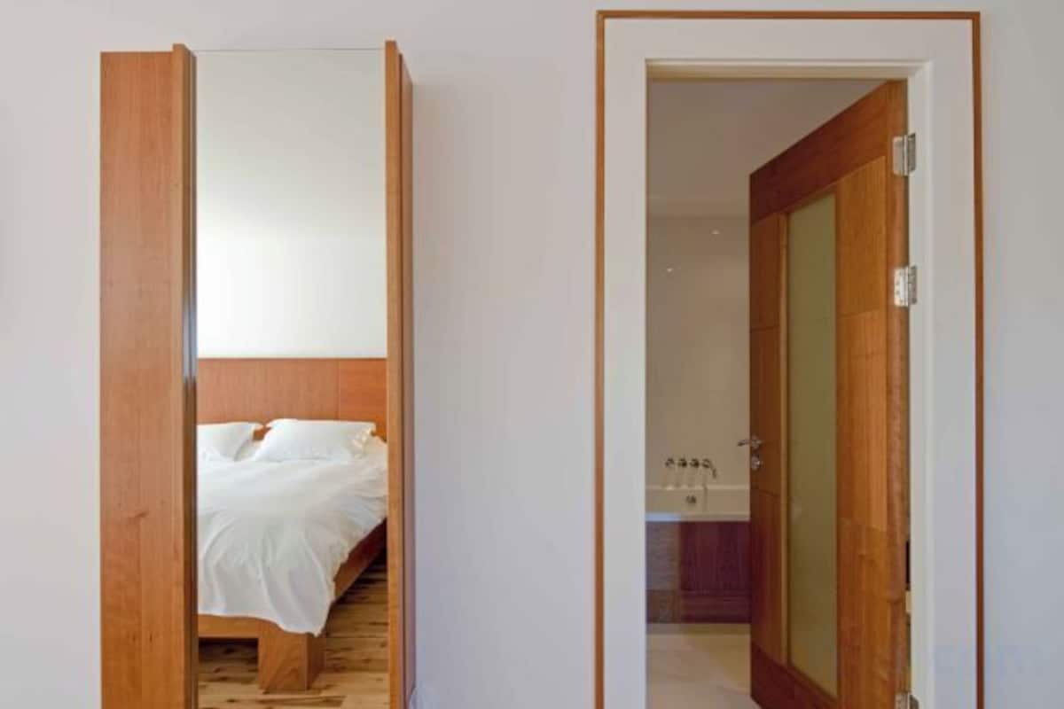 Premium bedding, in-room safe, desk, blackout curtains