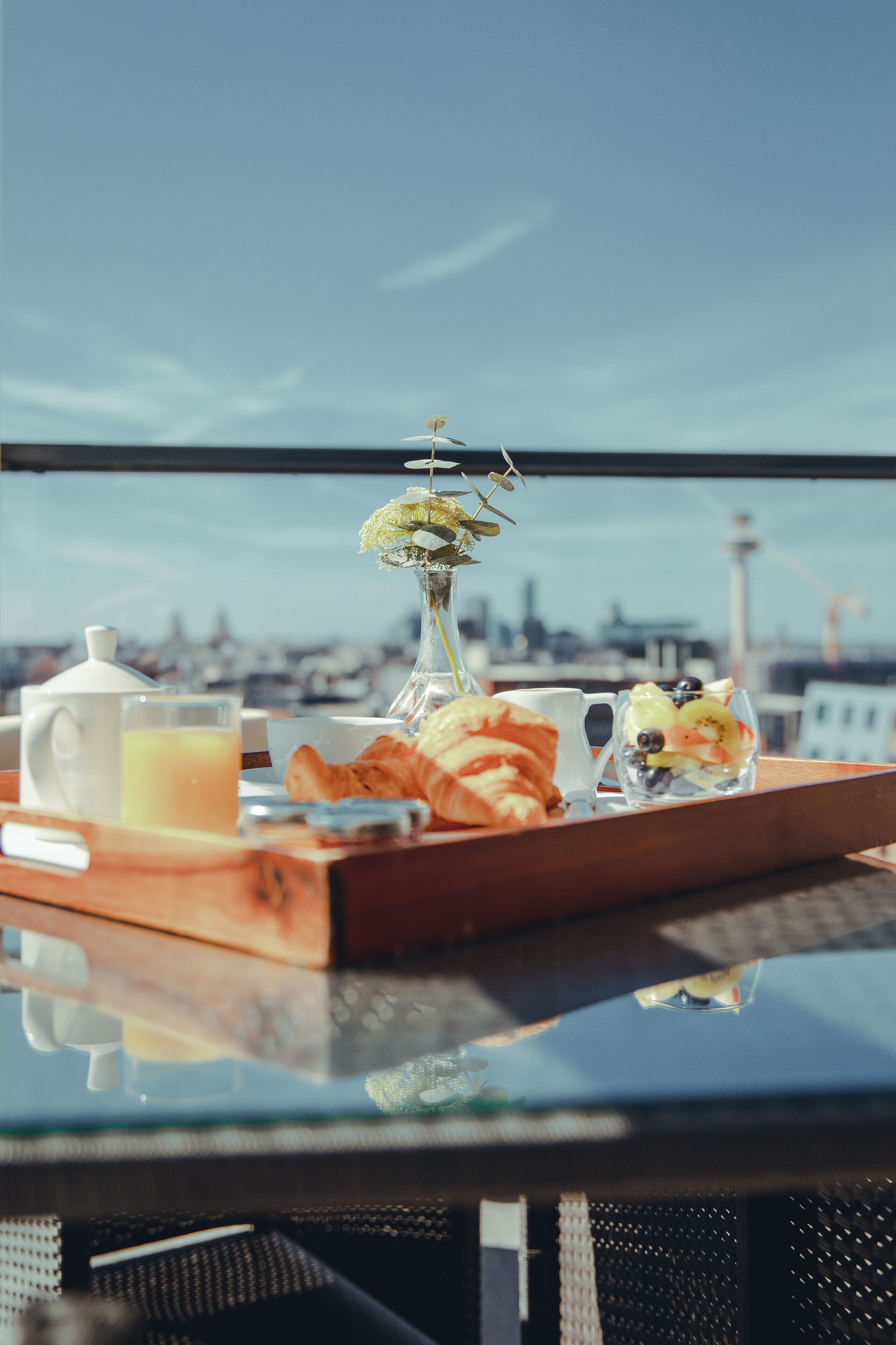 daily full breakfast (gbp 19.50 per person)