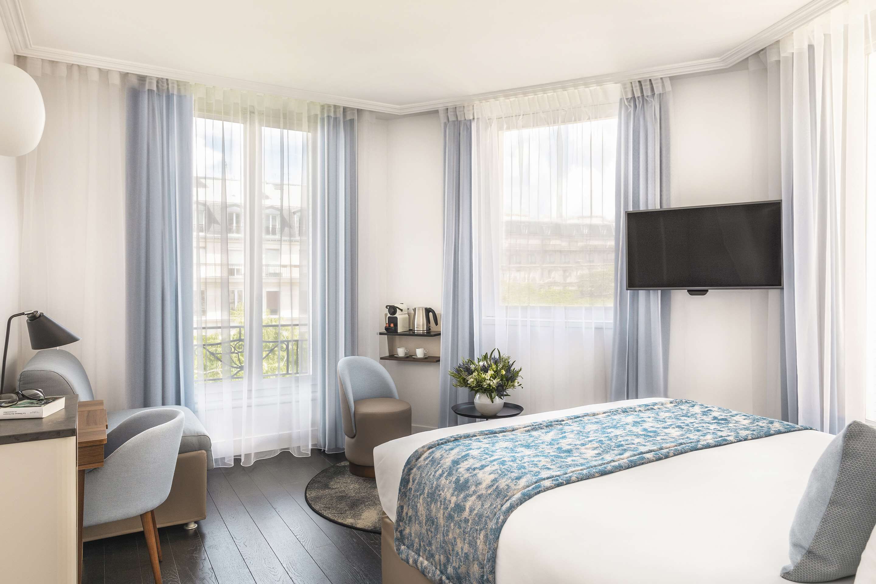 superior room, 1 queen bed, non smoking (with single sofabed) | premium bedding, pillow-top beds, in-room safe, desk