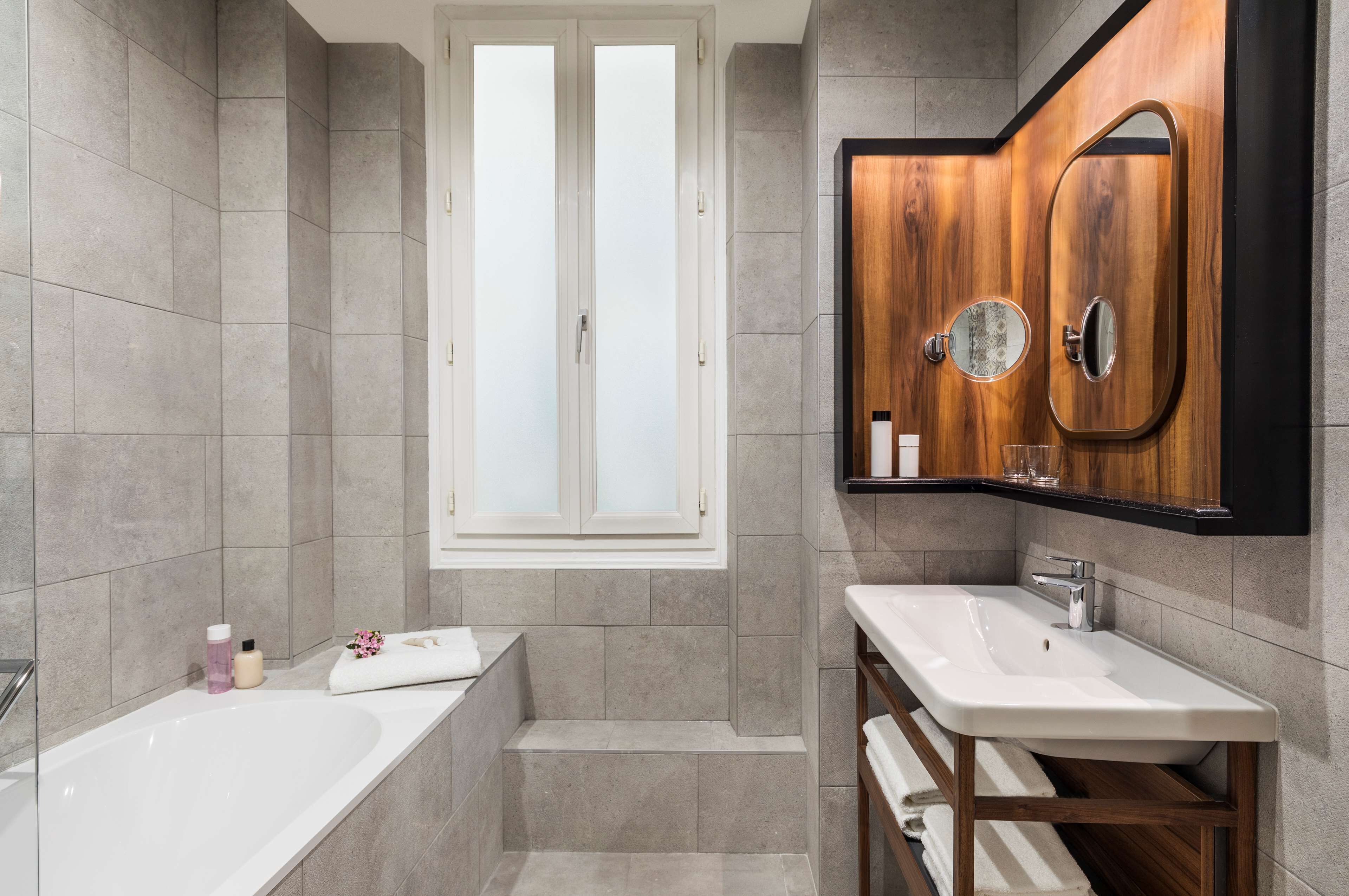 premium bedding, pillow-top beds, in-room safe, desk