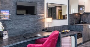 Standard Double Room | Television - PLAZA Premium Grand Winston (Rijswijk)