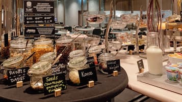 Dagelijks ontbijtbuffet (EUR 17.50 per persoon)