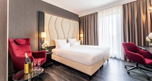 무료 미니바 품목, 객실 내 금고, 책상, 노트북 작업 공간