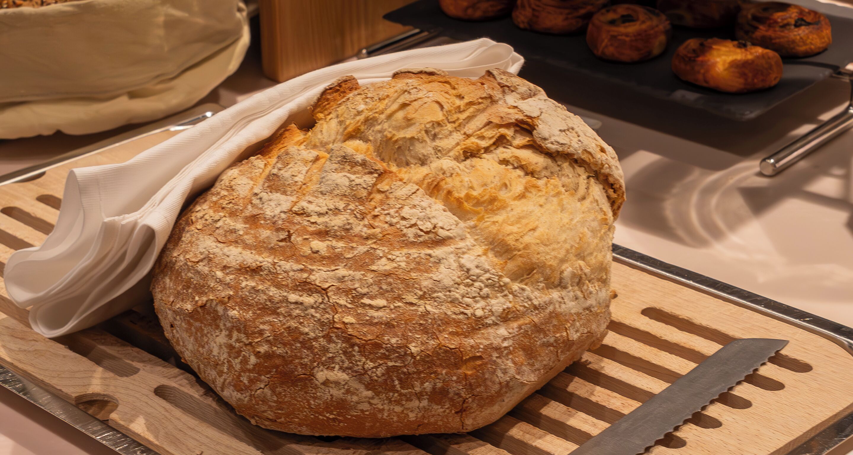 A loaf of bread on a wooden cutting board.