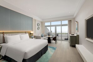 Minibar, in-room safe, iron/ironing board, free WiFi - Xiamen International Seaside Hotel (hotel corridor leads to the stone exhibition hall) (Xiamen)