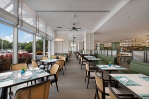 Restaurant - Xiamen International Seaside Hotel (hotel corridor leads to the stone exhibition hall) (Xiamen)