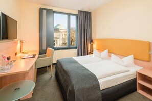 Hypo-allergenic bedding, down duvets, minibar, in-room safe - IntercityHotel Hamburg Hauptbahnhof (Hamburg)