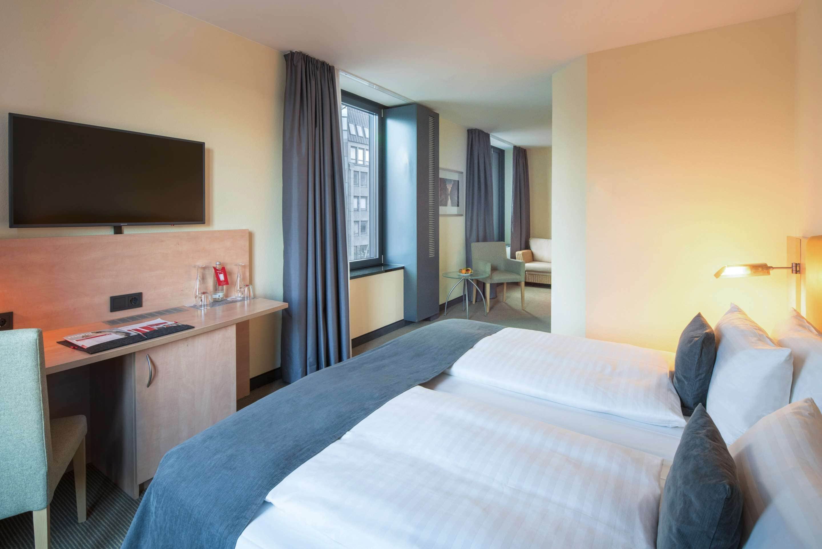 business room, 1 double bed (plus) | hypo-allergenic bedding, down duvets, minibar, in-room safe
